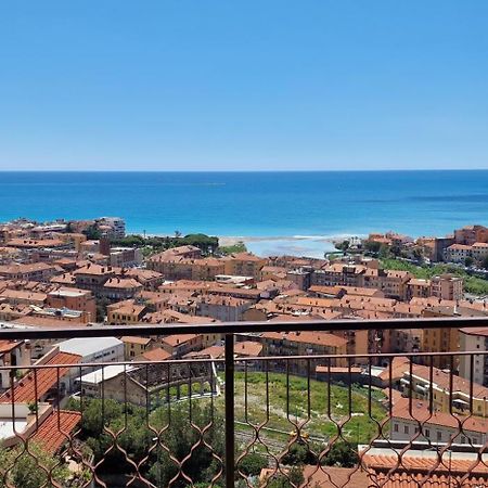 Thekeystudio, La Casa Del Mare Azzurro With Seaview Ventimiglia Bagian luar foto