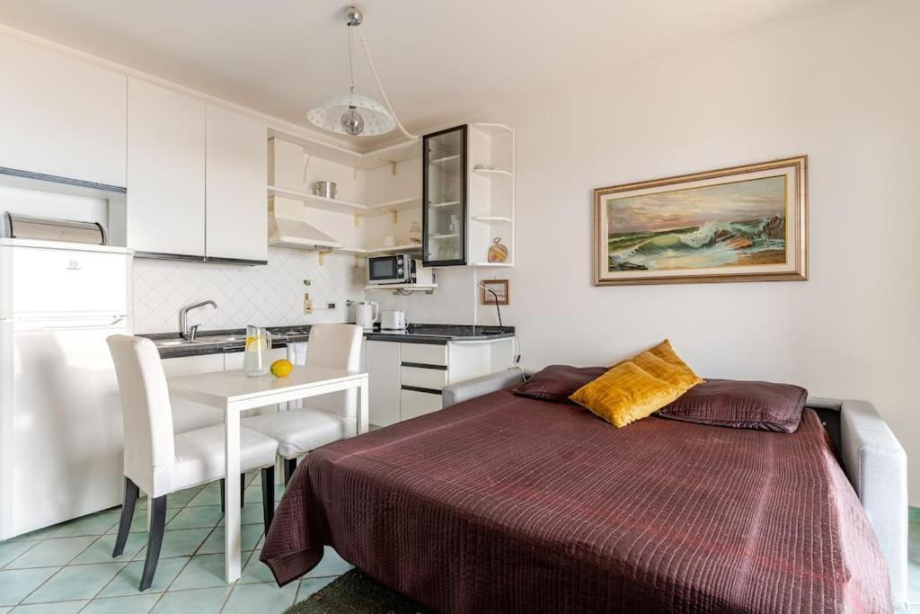Thekeystudio, La Casa Del Mare Azzurro With Seaview Ventimiglia Bagian luar foto