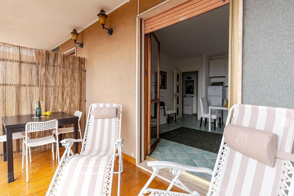 Thekeystudio, La Casa Del Mare Azzurro With Seaview Ventimiglia Bagian luar foto