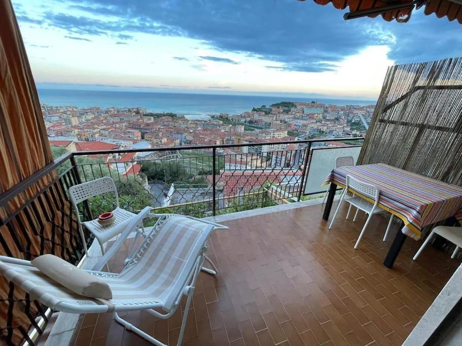 Thekeystudio, La Casa Del Mare Azzurro With Seaview Ventimiglia Bagian luar foto