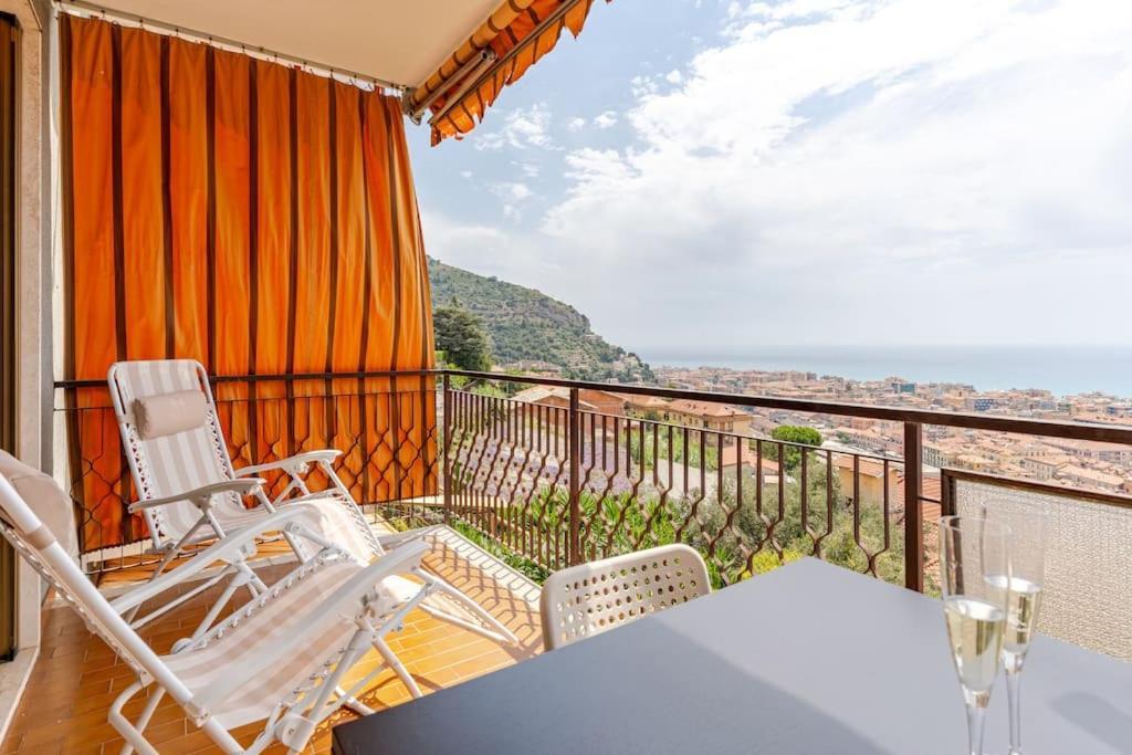 Thekeystudio, La Casa Del Mare Azzurro With Seaview Ventimiglia Bagian luar foto